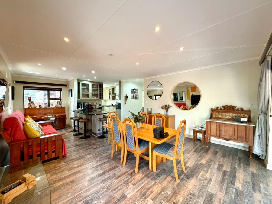 4 Bedroom Property for Sale in Herolds Bay Western Cape